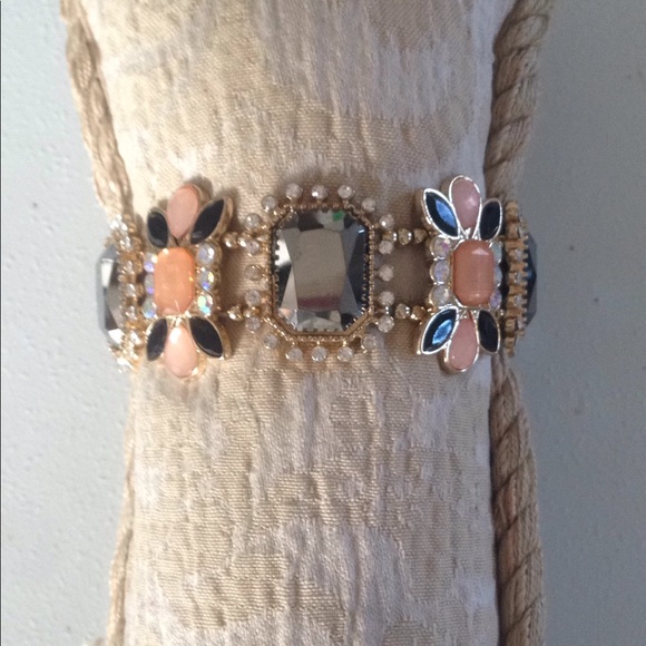 Jewelry - Bracelet in an Art Deco Pattern on Stretch Elastic Jewelry - Bracelet in an Art Deco Pattern on Stretch Elastic